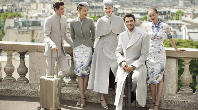 Hainan Airlines Kenalkan Seragam Barunya di Paris Couture Week 2017