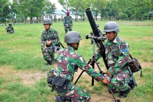 Prajurit Yonif 1 Marinir Laksanakan Drill Mortir 81 MM