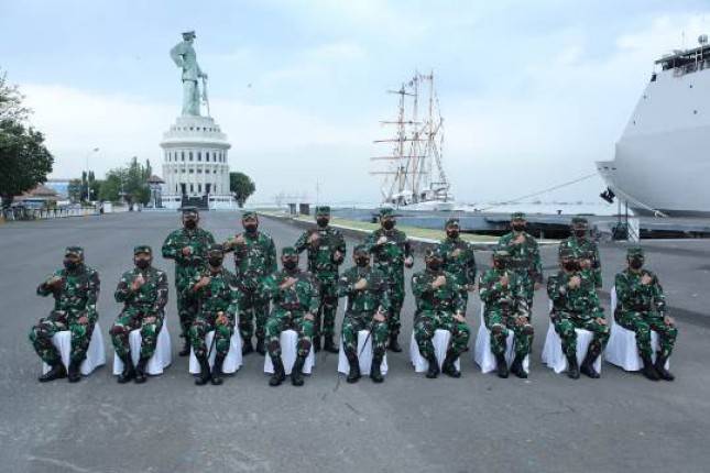 Panglima TNI Marsekal Hadi Tjahjanto Tatap Muka dengan Prajurit TNI AL Surabaya