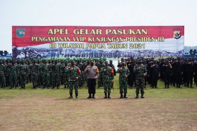 Pangdam XVII/Cenderawasih dan Kapolda Papua Pimpin Apel Gelar Pasukan Pengamanan Jelag Kunjungan Presiden Jokowi  