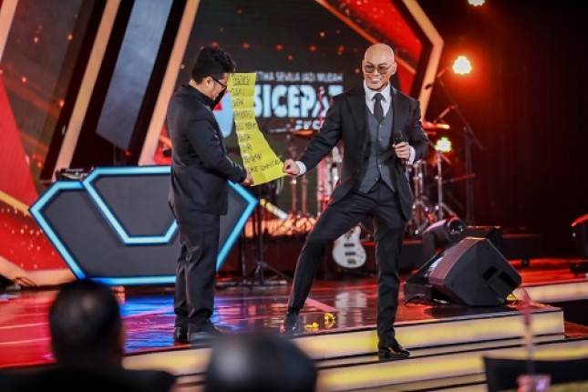 Dahsyat! Sempat Berhenti Sejak 10 Tahun Lalu,  Deddy Corbuzier Kembali Melakukan Aksi Sulap di Gala Night