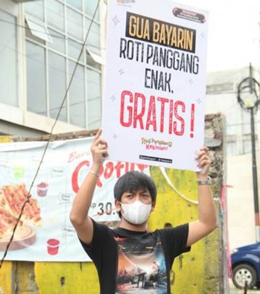 Ulang Tahun ke 35, Rian D Masiv Berbagi 100 dus Roti Thick Toast di Cileduk