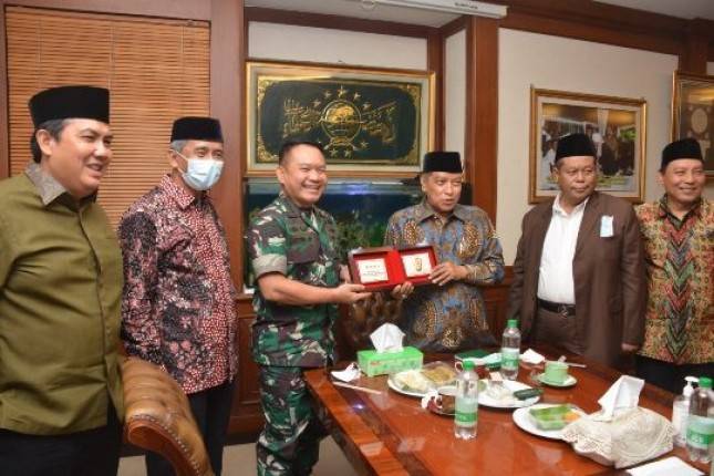 KASAD Jenderal Dudung Abdurachman Silaturahmi ke PBNU