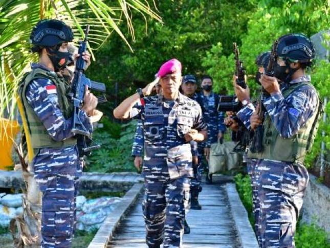 Komandan Lantamal XI Merauke Brigjen TNI (Mar) Edy Prakoso Kunjungi Prajurit Pos Pamtas 
