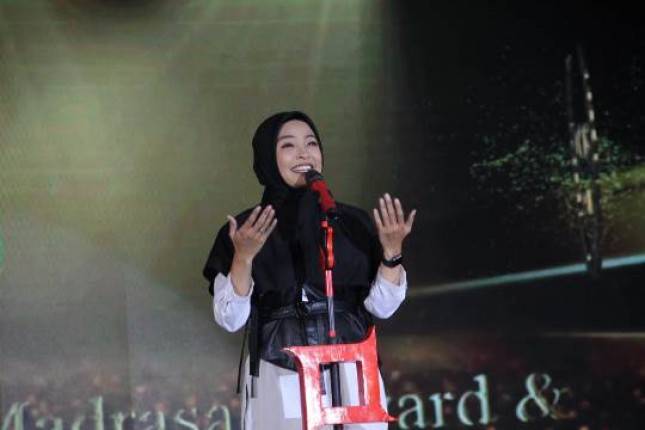 Tantri Kotak Curhat Soal Berhijab kepada Menteri Agama Yaqut Cholil Qoumas
