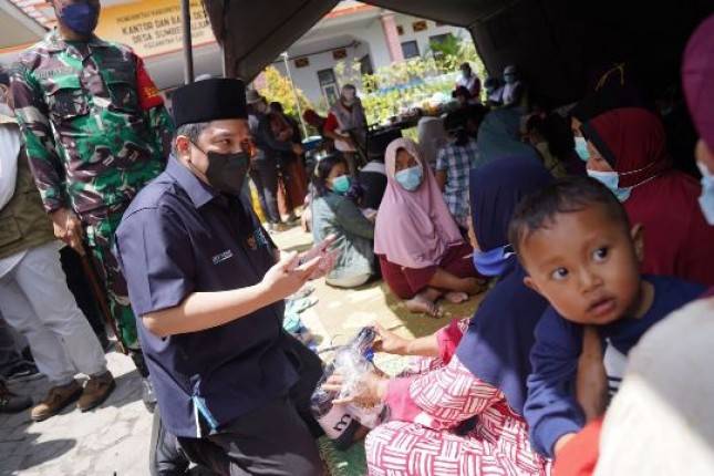 Menteri BUMN Erick Thohir Salurkan Bantuan untuk Korban Terdampak Erupsi Semeru Lumajang