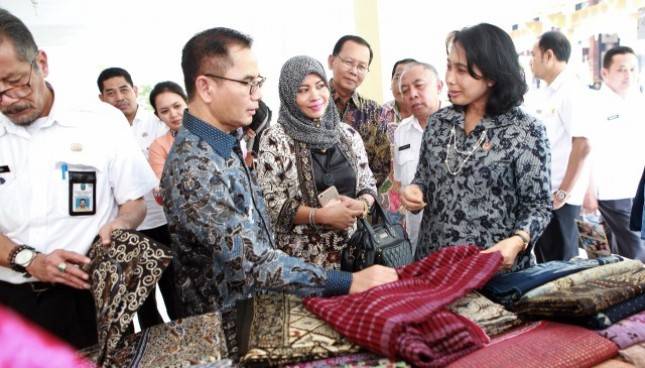 Dekranas Rintis Pengembangan Potensi Tenun Gedok