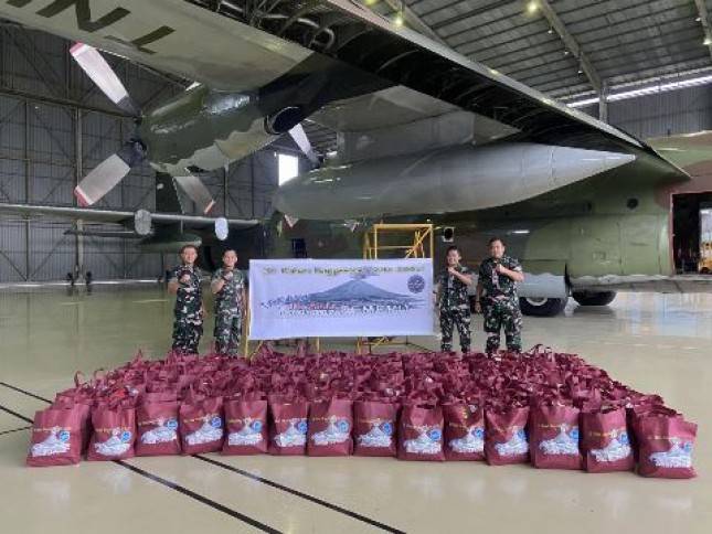 Alumni AAU 2006 Berikan Bantuan Lima Ton Sembako kepada Korban Erupsi Semeru 