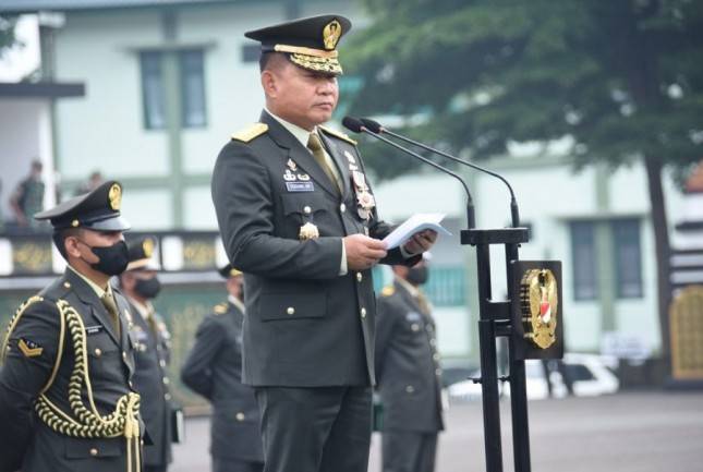KASAD Jenderal TNI Dudung Abdurachman Mengambil Sumpah 999 Perwira Lulusan Diktukpasus TNI AD