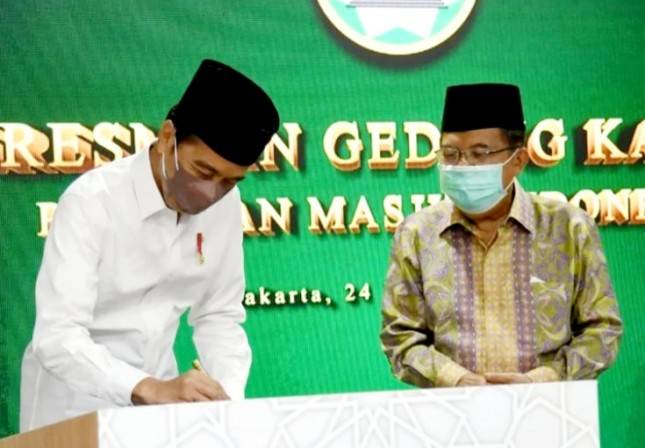 Resmikan Gedung DMI, Jokowi: Masjid sebagai Penguat Ekonomi Umat 