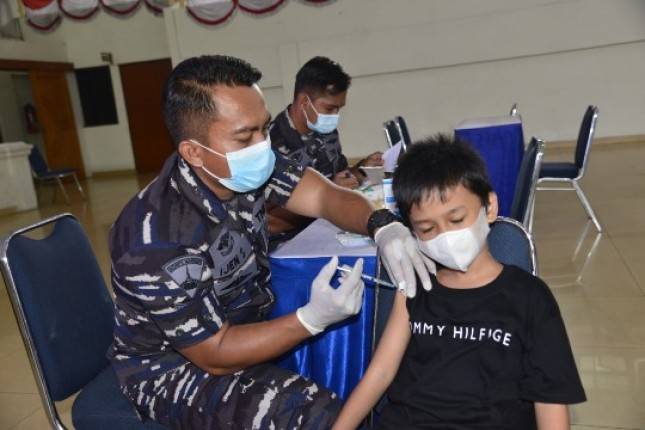 Korps Marinir Terus Adakan Vaksinasi untuk Anak-Anak