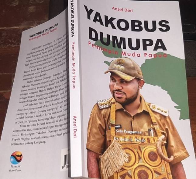 Luncurkan Buku Yakobus Dumupa Pemimpin Muda Papua Awal 2022