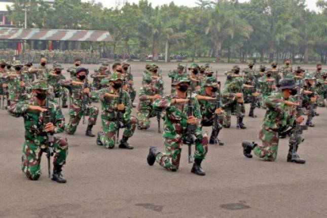 Prajurit Yonif 1 Marinir Sidoarjo Beerlatih Kolone Senapan