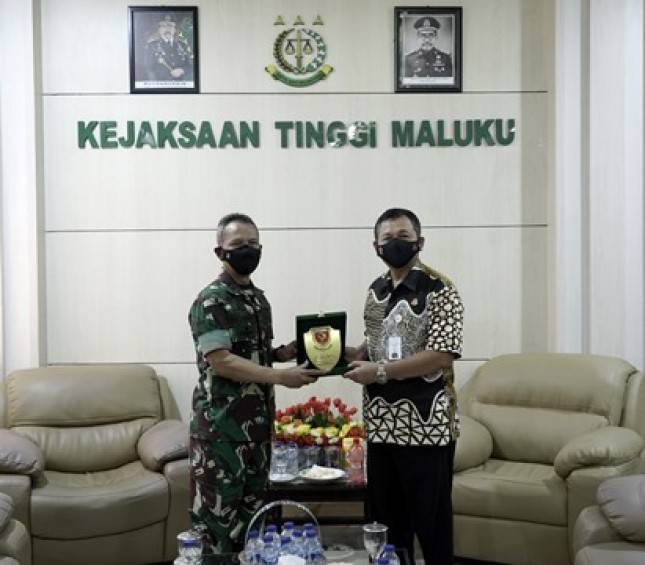 Pangdam Pattimura  Mayjen TNI Richard Temu Bincang Kajati Maluku