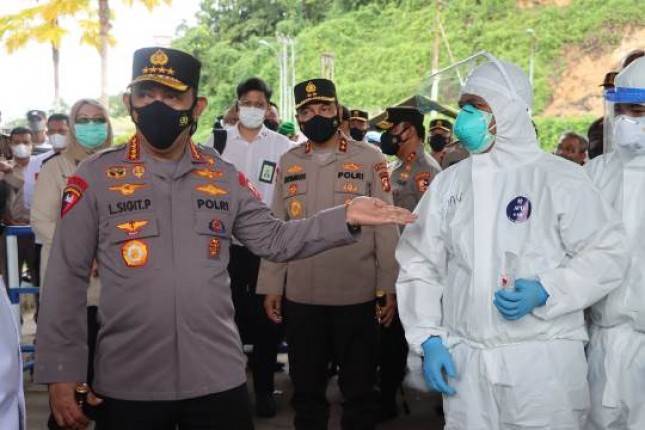 Kapolri Jenderal Listyo Sigit Pastikan Prokes dan Karantina di PLBN Entikong