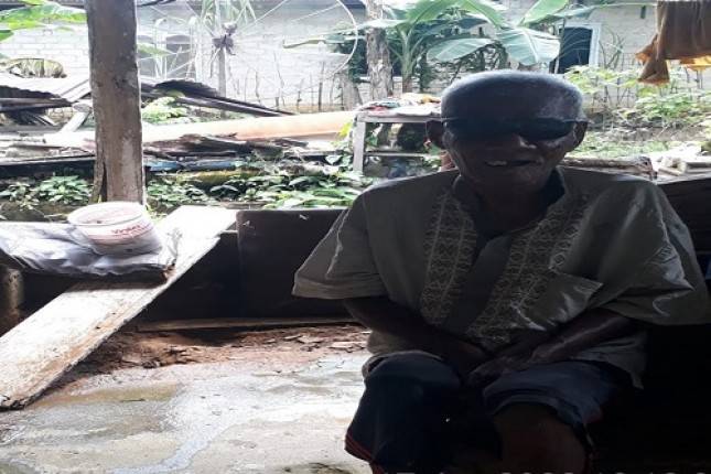 Terharu! Hidup Sebatang Kara di Rumah Tua, Mensos RIsma Respon Cepat Kebutuhan Man Gendoh
