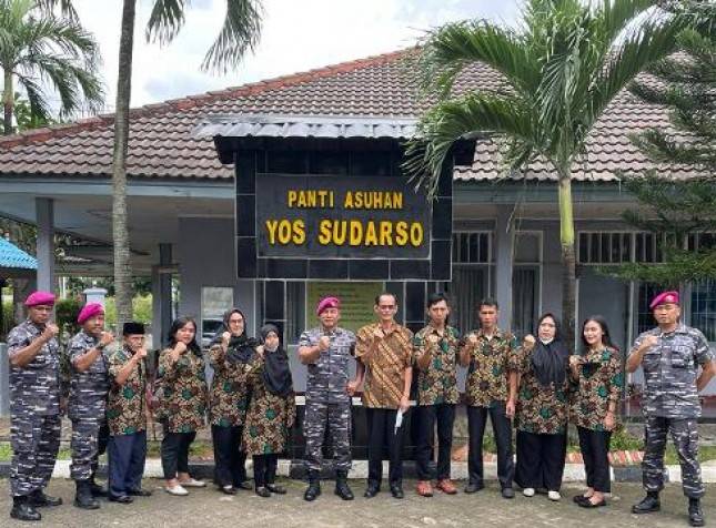 Komandan Pangkalan Korps Marinir Jakarta Kolonel Marinir Arief Kunjungi Panti Asuhan Yos Sudarso