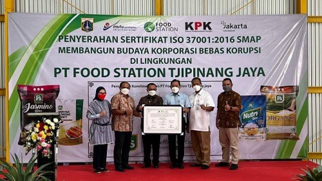 PT Food Station Tjipinang Jaya Raih Sertifikat SMAP