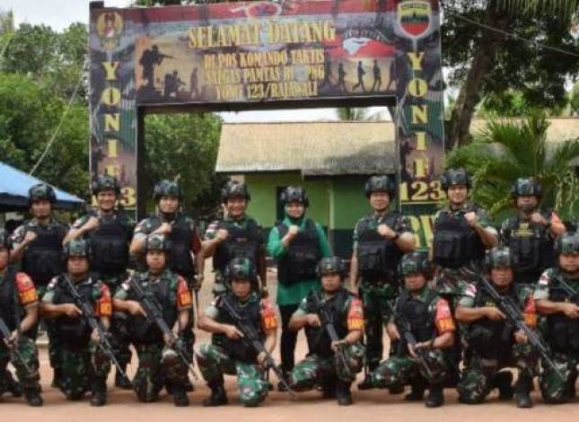 Danrem 174 ATW Brigjen TNI Bangun Nawoko Pamitan kepada Satgas Pamtas RI-PNG