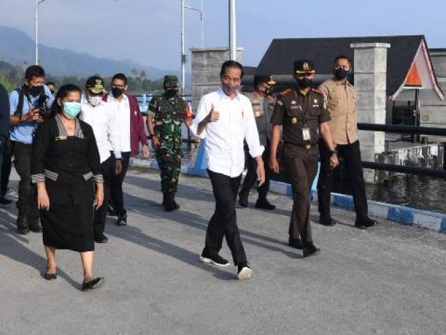 Presiden Jokowi  Bagikan SK Hutan Sosial, SK TORA, dan Sertifikat Tanah di Sumatera Utara