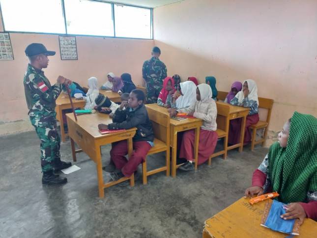 Satgas Kodim Yalimo Yonif RK 751VJS Jayawijaya Beri Materi Wawasan Kebangsaan Kepada Generasi Muda