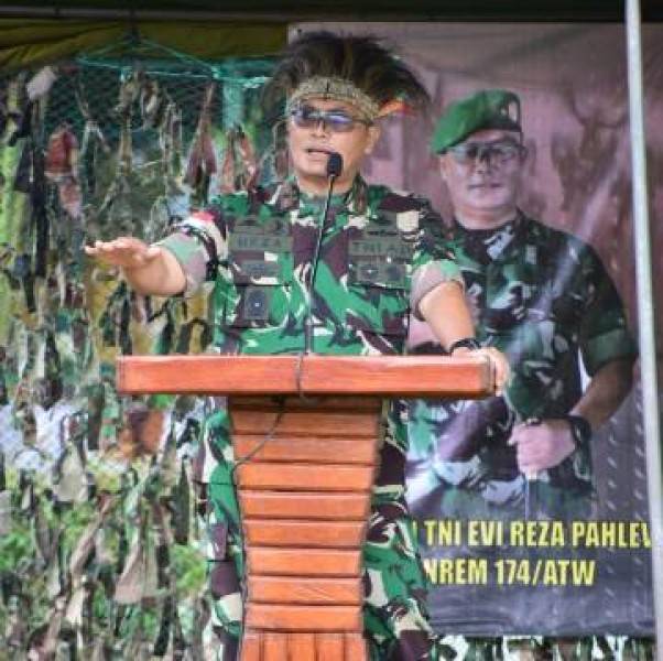 Sambut Hari Ulang Tahun Ke-77 TNI, Danrem 174 ATW Merauke Brigjen Reza Ikut Donorkan Darah