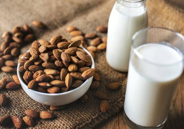 Mudah Basi, Begini Cara yang Benar Menyimpan Susu Almond 