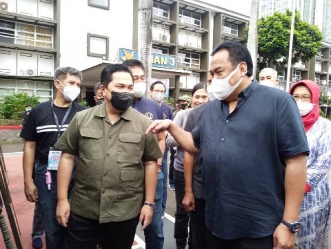 Menteri BUMN Erick Tohir Hadiri Sentra Vaksin Booster di SMAN 3 Jakarta