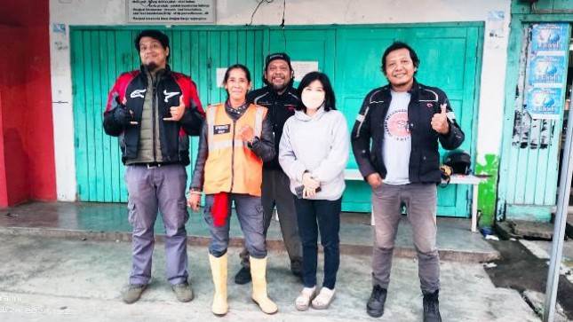 Tim JKW-PWI Periksa Kesehatan Bersama  dr. Maria D. Tionardi di Ruteng, NTT