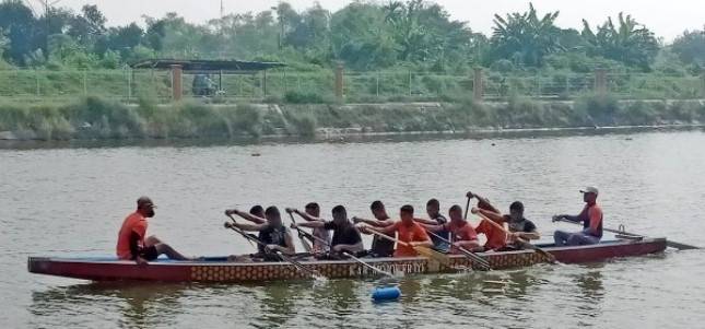 Atlet Prajurit Batalyon Infanteri 3 Marinir Mojokerto  Tingkatkan Kemampuan Dayung