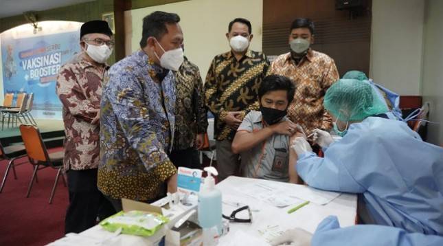 Jalin Kolaborasi dengan KSP Nasari & PT Pos Indonesia, KemenKopUKM Gelar Vaksinasi Booster untuk UMKM