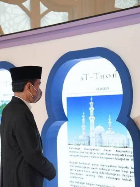 Resmikan Masjid At-Thohir,  Presiden Jokowi : Manfaatkan untuk Tingkatkan Wawasan Keislaman