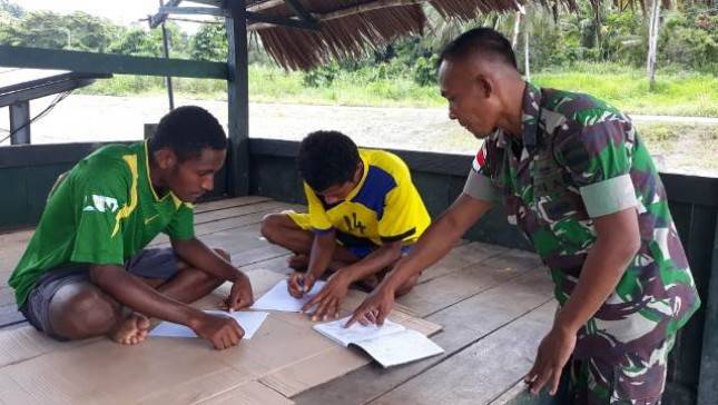 Satgas Pamtas Yonif 126/KC Berikan Pelatihan Gratis Kiat-Kiat Mendaftar TNI
