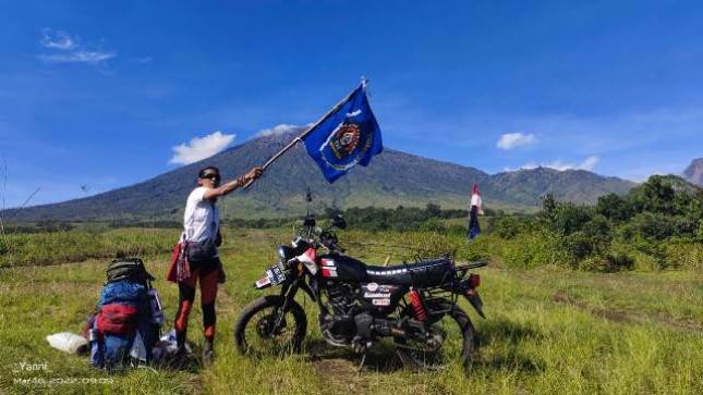 Yanni Krishnayanni Salah Satu Anggota Tim JKW-PWI Mulai Pendakian ke Gunung Rinjani