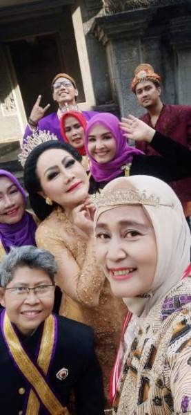 Pengusaha, Anggota DPR RI, Selebritis, dan Profesi MERAIH ANUGERAH Woman & Man Off Year 2022