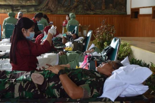 Korem 174 ATW Merauke Sumbangkan 124 Kantong Darah  Hasil Donor Darah Dalam Rangka HUT Persit KCK 