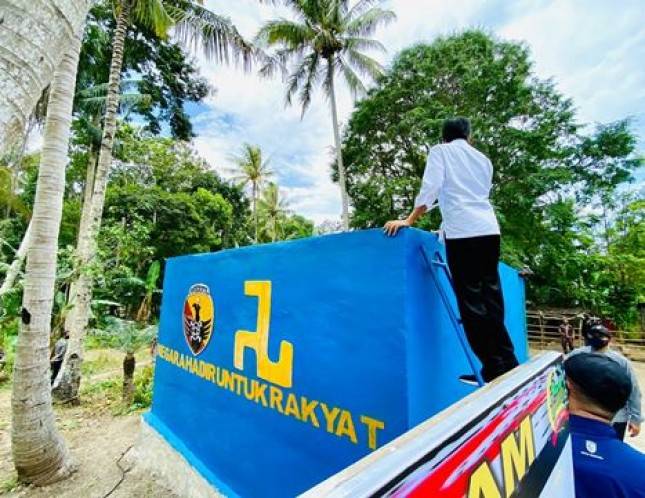 Presiden Jokowi Tinjau Sumur Pompa Hidram di Desa Oinlasi Timor Tengah Selatan