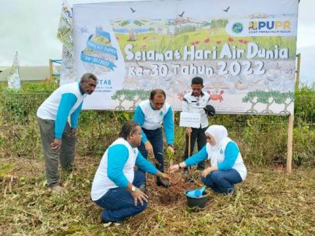 Korem 174 ATW Ikut Penanaman Pohon Secara Serentak Dan Peringatan Hari Air Dunia Ke-30 