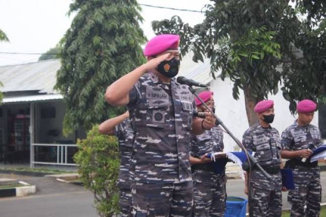Yonmarhanla III Jakarta Pimpin Upacara Kenaikan Pangkat