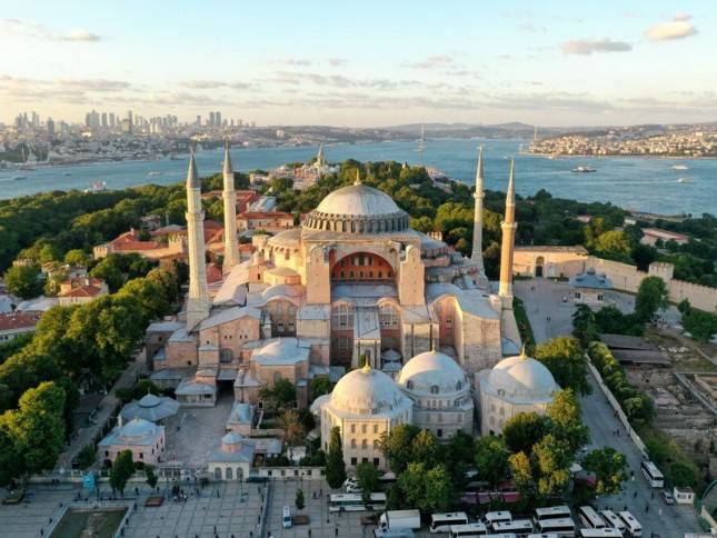 Pertama Kalinya, Masjid Hagia Sophia Turki Gelar Salat Tarawih Setelah 88 Tahun