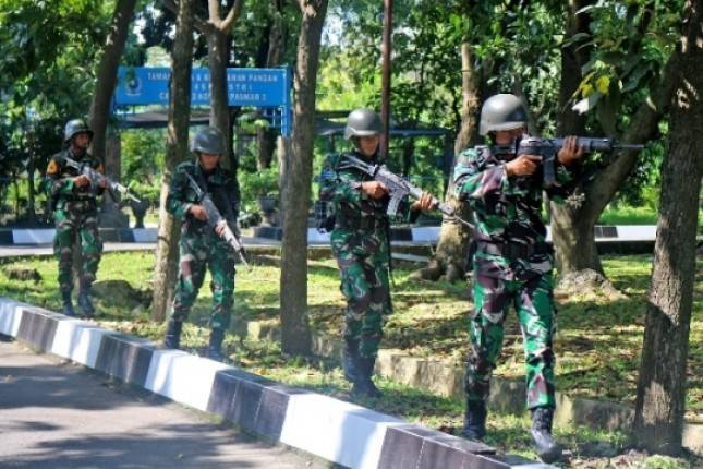 Prajurit Yonif 1 dan Taruna Korps Marinir Laksanakan Latihan Patroli Tempur
