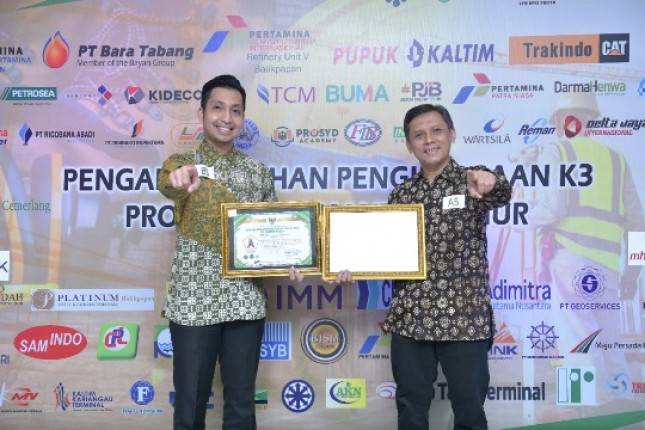 Wujudkan Lingkungan Kerja Aman, PKT Raih Tiga Penghargaan dari Pemprov Kaltim