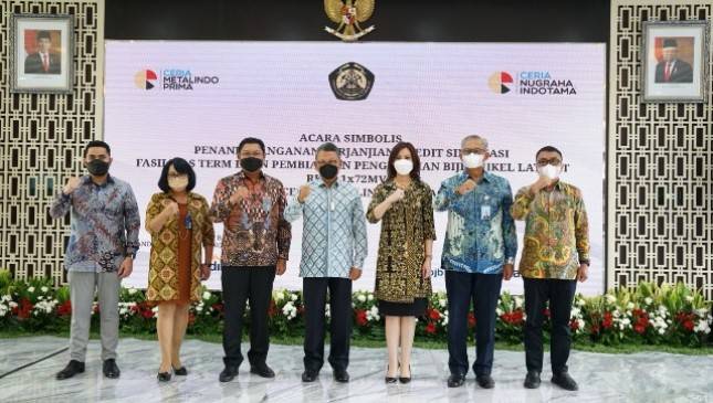 Bank Mandiri bersama dengan Bank BJB dan Bank Sulselbar menegaskan komitmennya untuk mendorong percepatan hilirisasi mineral dalam negeri. 