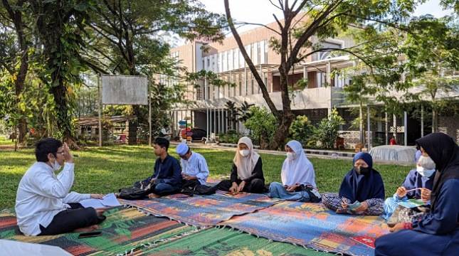 Kenalkan Permainan Tradisional dan Bahasa Inggris Melalui JEV Ngabuburit