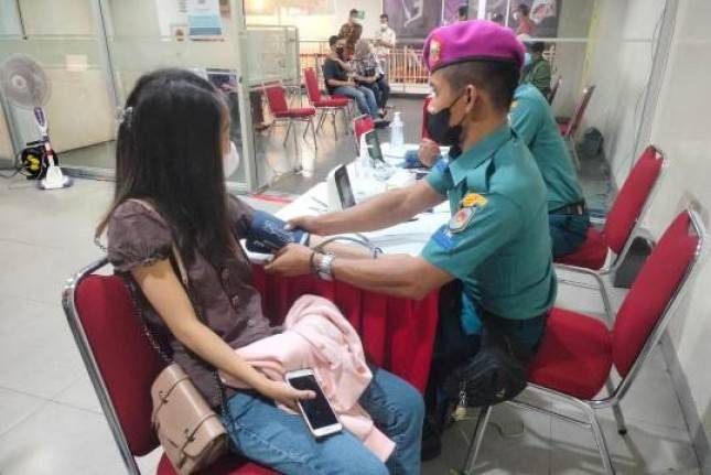 Prajurit Pasmar 1 Laksanakan Vaksinasi di 8 Lokasi Secara Serentak