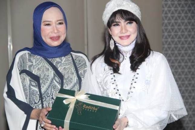 Busana Karya Perancang Sita Soetanto Disukai Ekspatriat