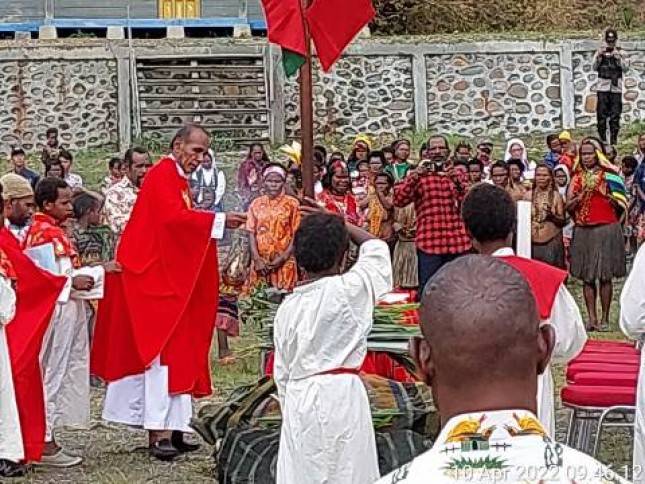 Perayaan Minggu Palma Umat Katolik Intan Jaya Berlangsung Aman