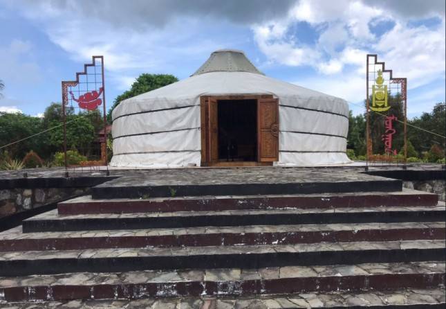 Serunya Mengenal Budaya dan Menginap di dalam Tenda Khas Mongolia di Tanjung Lesung