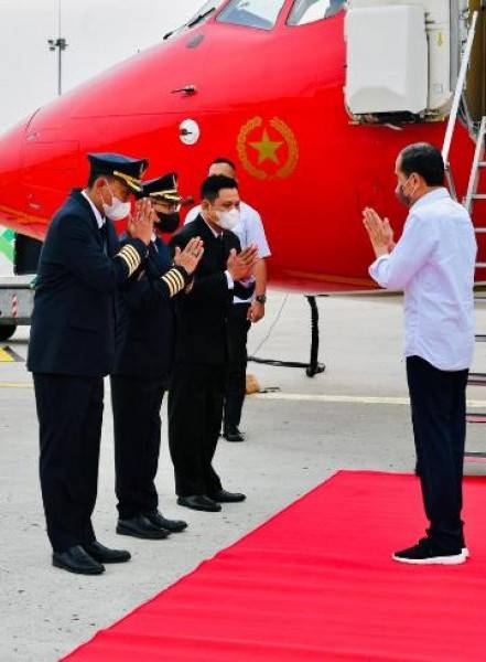 Presiden Jokowi Resmikan Bandara Trunojoyo Hingga Luncurkan Holding Industri Pertahanan