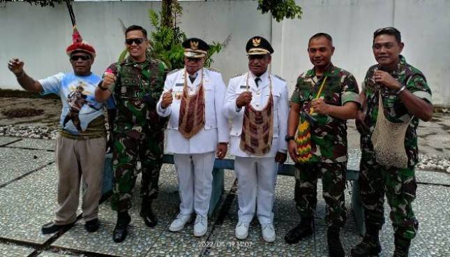 Penyambutan Bupati dan Wakil Bupati Terpilih Kab. Yalimo di Wilayah Satgas Pamtas RI-PNG Kewilayahan Kab. Yalimo Yonif Raider 142 KJ